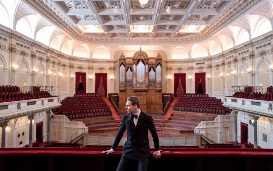 Klaus Mäkelä w sali Royal Concertgebouw Orchestra w Amsterdamie