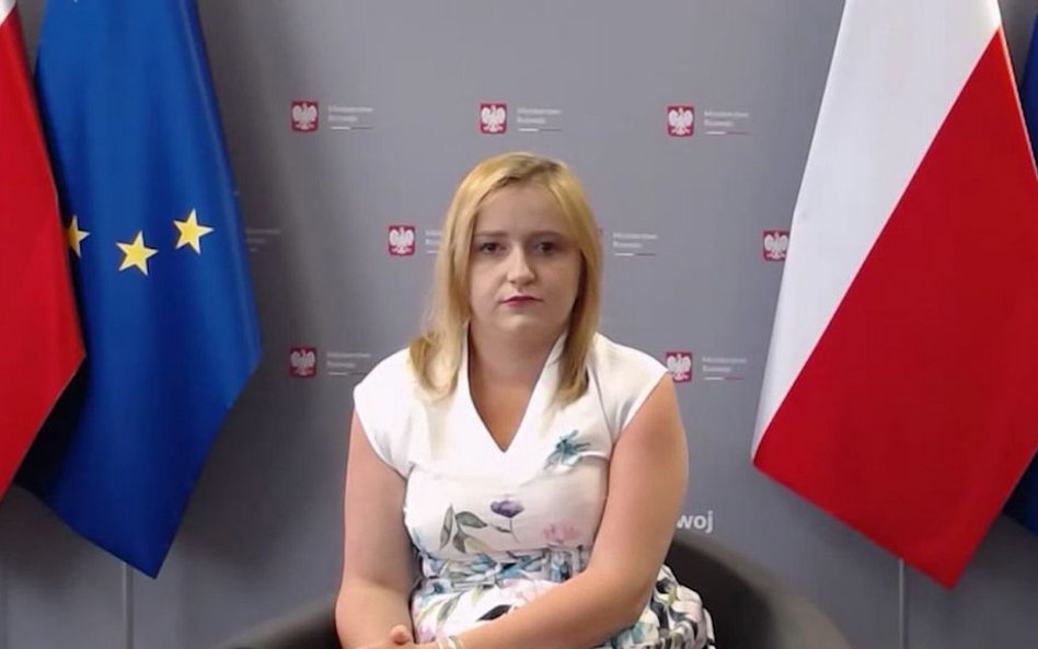 Wiceminister tłumaczy decyzje rządu wariantami koronawirusa