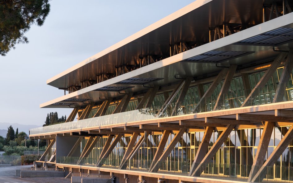 Architekci z włoskiej pracowni Metrooffice Architetti zaadaptowali dla Balenciagi dawną fabrykę tore