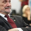 Szef MON Antoni Macierewicz miał być zdymisjonowany trzy tygodnie temu, ale nie zgodził się na to pr