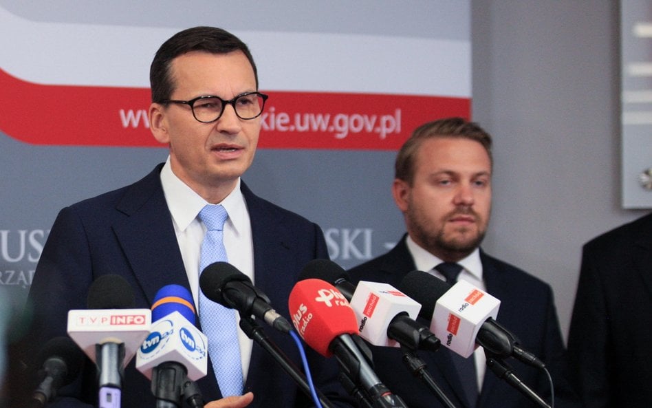 Premier Mateusz Morawiecki oraz wiceminister klimatu i środowiska Jacek Ozdoba