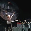Rioger Waters zaprojektował „The Wall” jako widowisko prezentowane na wielkich stadionach. Takich ko
