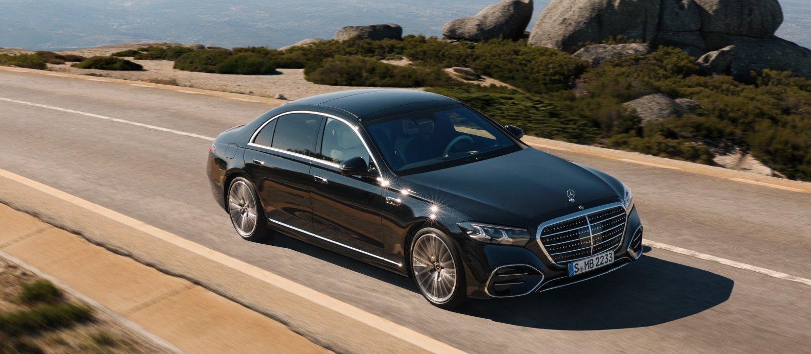 Mercedes Klasy S po liftingu: 2700 zmian i powrót V8 w 2026 roku