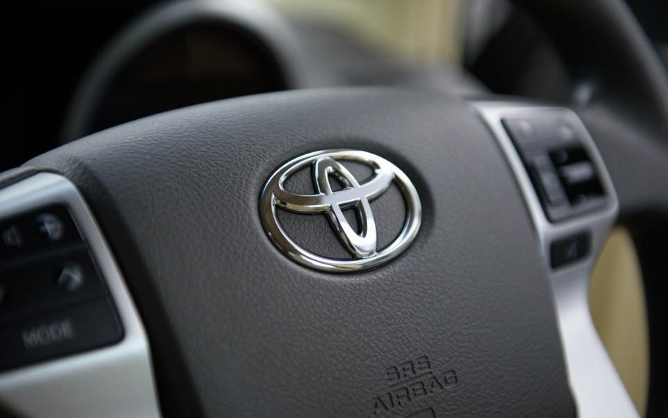 Toyota kupi miliony elementów airbagów