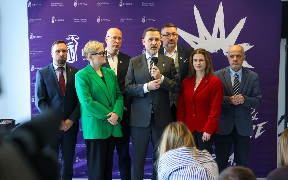 Przedstawiciele „Iustitii” podczas konferencji po Nadzwyczajnym Zebraniu Delegatów w sprawie Krajowe