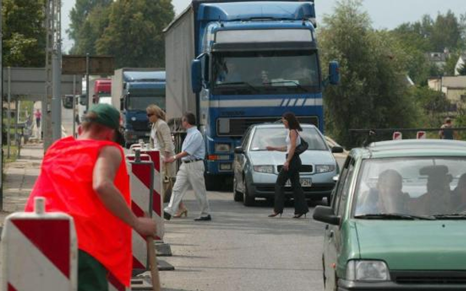 PiS zapuka do szyb kierowców stojących w korkach