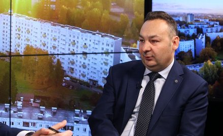 Realny popyt na mieszkania nie słabnie, odpływają inwestorzy