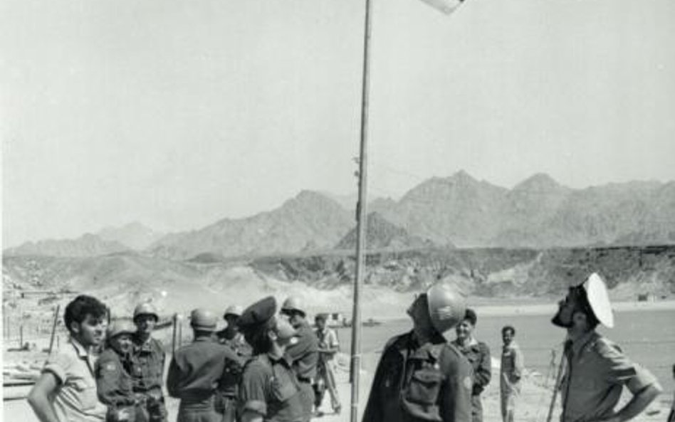 Izraelska flaga w zdobytym Szarm asz-Szajch
