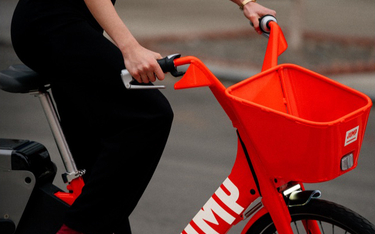 Uber przejmuje wypożyczalnię elektrycznych rowerów