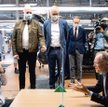 Polityka i gospodarka w czasach epidemii. Premier Dolnej Saksonii Stephan Weil (z prawej) rozmawia p