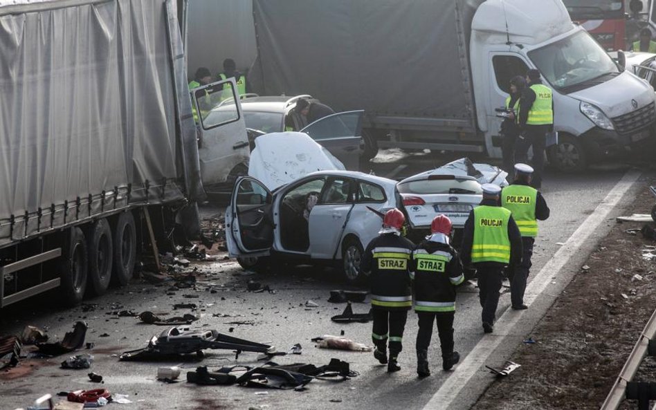 Ponad 33 tys. wypadków i 406 tys. kolizji odnotowała w ub. roku policja. Najwięcej w woj. łódzkim.