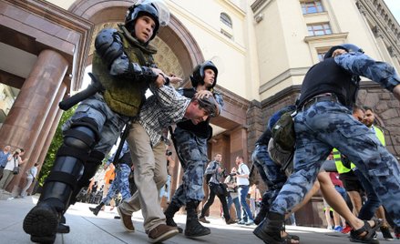 Moskwa: Przed demonstracją policja zatrzymała członków opozycji