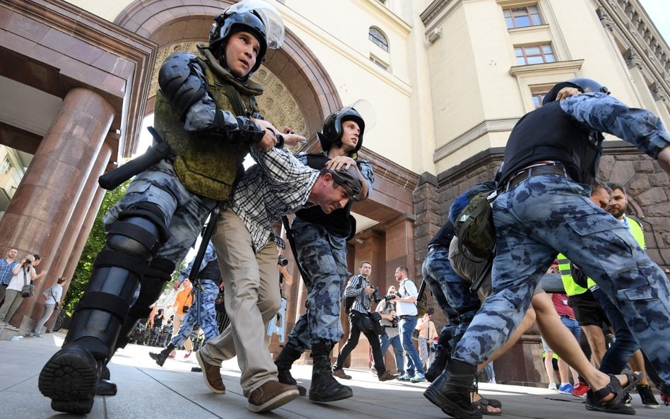 Moskwa: Przed demonstracją policja zatrzymała członków opozycji