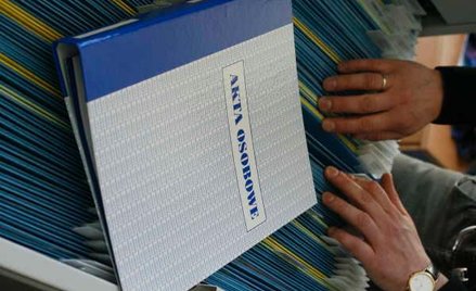 Oświadczenie o zamiarze korzystania z uprawnień rodzicielskich trzymaj w aktach podwładnego