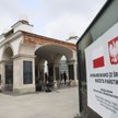 Ocalałym fragmentem Pałacu Saskiego jest Grób Nieznanego Żołnierza