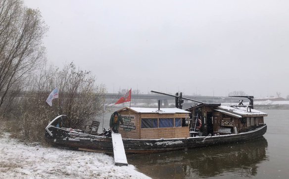 Pływająca sauna na wiślanej szkucie "Dar Mazowsza"