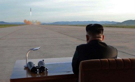 Korea Północna: Kult Kima i pieniądza