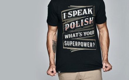 Moda patriotyczna dopiero wychodzi z ukrycia. Wcześniej ubierana była głównie w turystyczny kicz alb