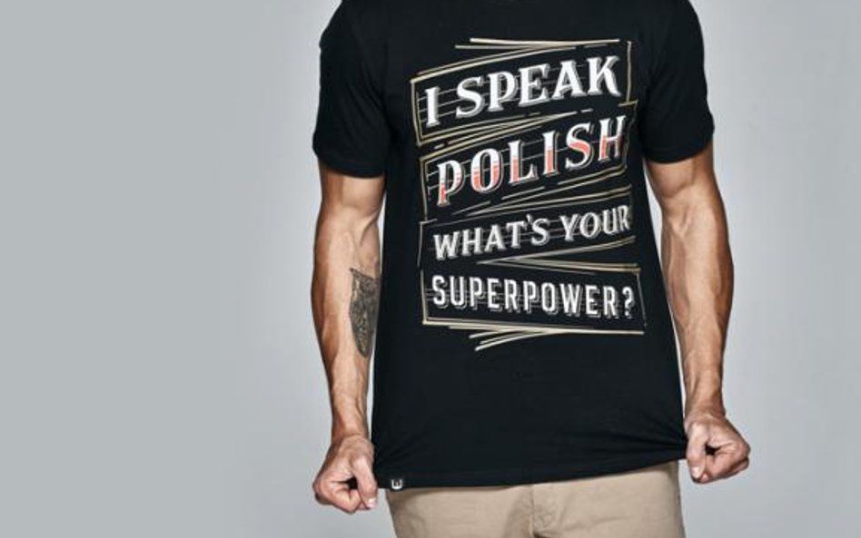 Moda patriotyczna dopiero wychodzi z ukrycia. Wcześniej ubierana była głównie w turystyczny kicz alb