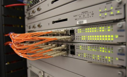 Regiony wolno budują sieci internetowe za dotacje