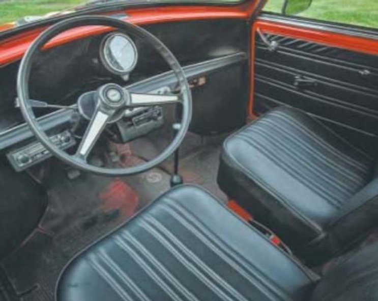 Ten egzemplarz sprowadzono do Polski ze słonecznej Hiszpanii. Mimo 46 lat jest bardzo zadbany. Wnętr