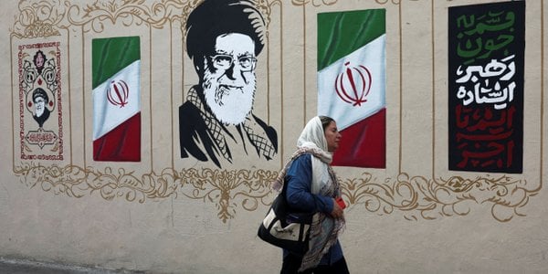 Iran kryminalizuje kontakty z mediami z USA i Izraela