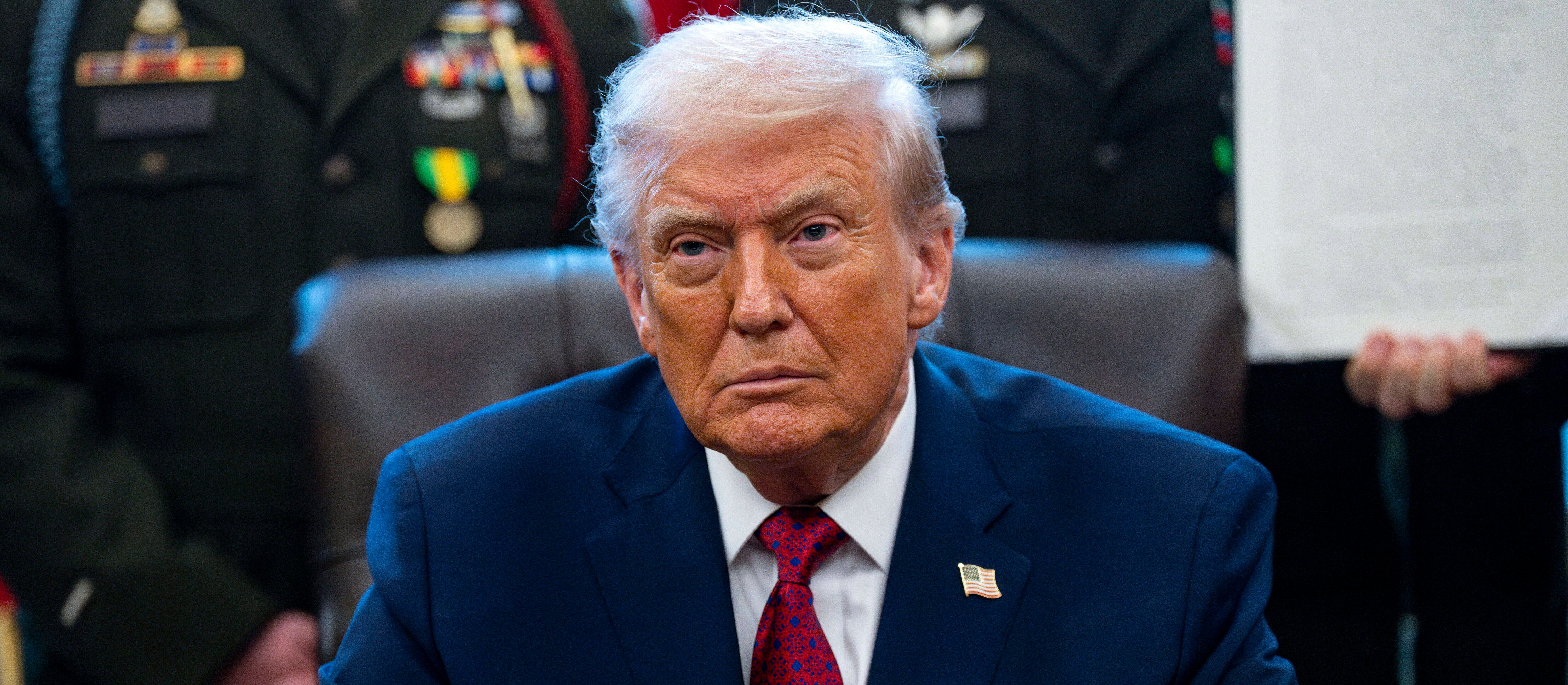 Brytyjscy politycy bronią BBC przed atakami Trumpa. „Chce ingerować w naszą demokrację”