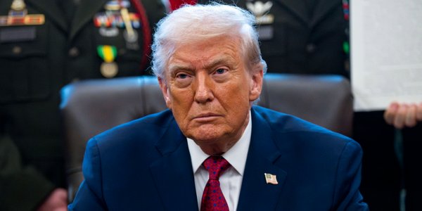 Brytyjscy politycy bronią BBC przed atakami Trumpa. „Chce ingerować w naszą demokrację”