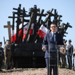 Premier Mateusz Morawiecki przemawia na uroczystości przed Pomnikiem Poległym i Pomordowanym na Wsch