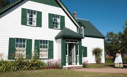 Muzeum Ani z Zielonego Wzgórza (de facto poświęcone Lucy Maud Montgomery) znajduje się w miejscowośc