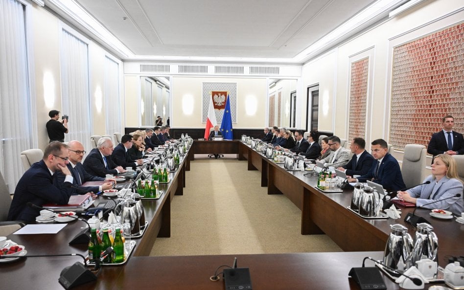 „Niebieskie Karty” mają być prostsze i przyspieszyć pomoc. Rząd przygotował projekt