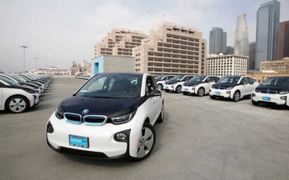 Policja z Los Angeles wysprzedaje za bezcen elektryczne BMW