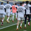 Piłkarze Leeds podczas rozgrzewki przed meczem z Liverpoolem pokazali, jaki jest ich stosunek do Sup