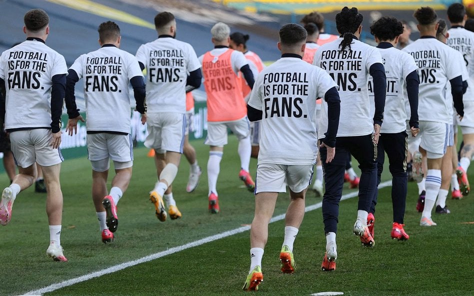 Piłkarze Leeds podczas rozgrzewki przed meczem z Liverpoolem pokazali, jaki jest ich stosunek do Sup