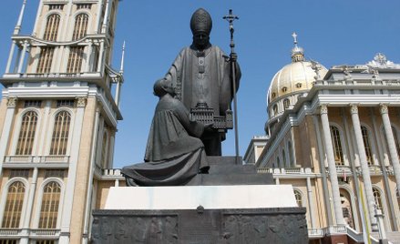 Pomnik papieża wróci przed bazylikę, ale już bez postaci ks. Makulskiego