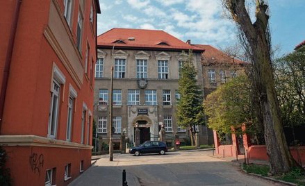 Założona jako pruskie „Königs Real Gymnasium” „Topolówka” obchodziła stulecie siedem lat temu.