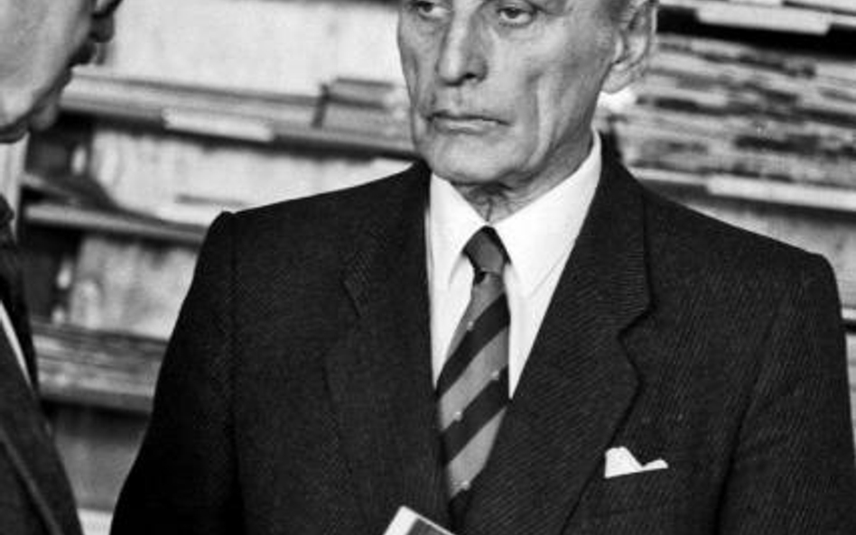 Tadeusz Nowakowski podczas spotkania z czytelnikami w Warszawie. 1991 r.