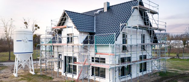 Wielu inwestorów zaczęło się interesować budową domu ze względu na wysokie ceny mieszkań. Fot. shutt
