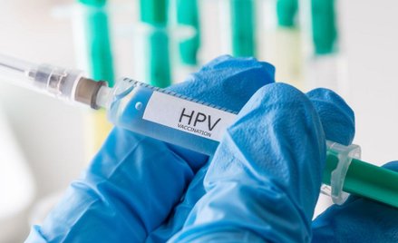 Szumowski: szczepienia HPV będą bezpłatne dla dziewczynek od 9. roku życia