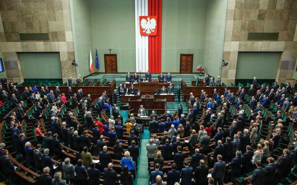 Sondaż: PiS 11 punktów proc. przed PO
