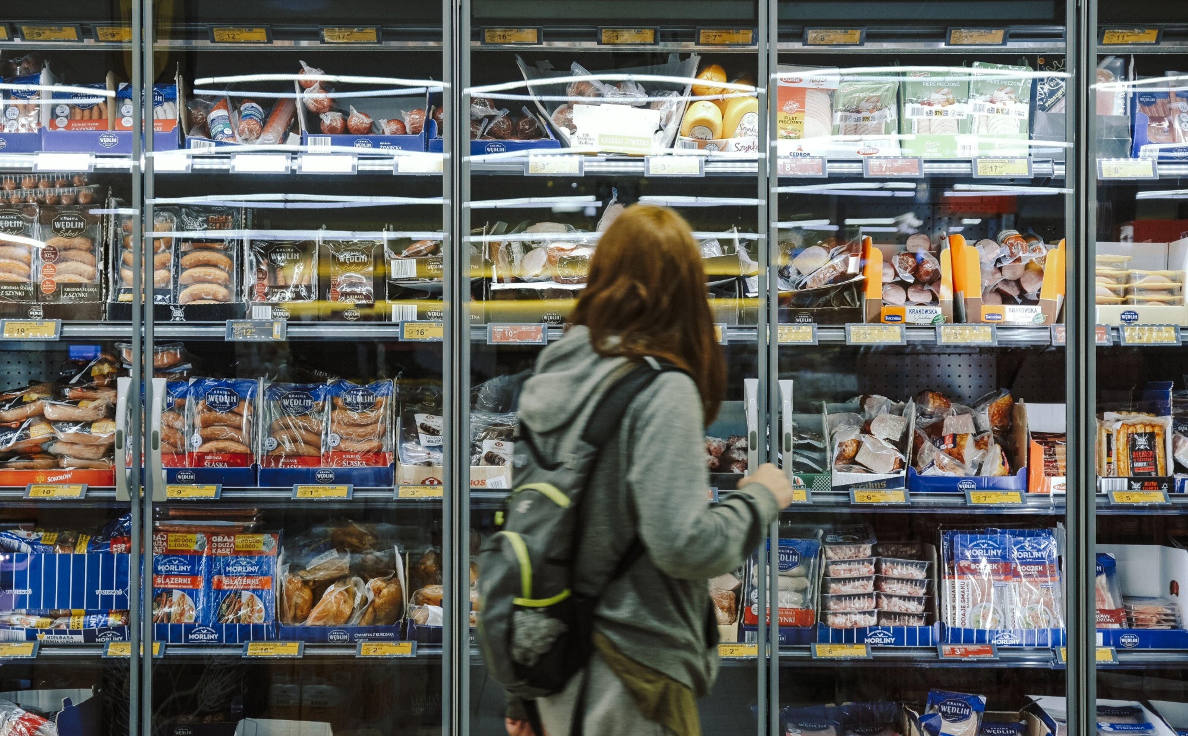 Polacy się bogacą, ale sklepy wciąż drenują kieszenie