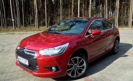 Citroen DS4, dzięki podwyższonemu podwoziu, wygląda jak crossover