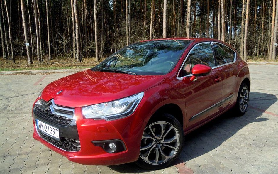 Citroen DS4, dzięki podwyższonemu podwoziu, wygląda jak crossover