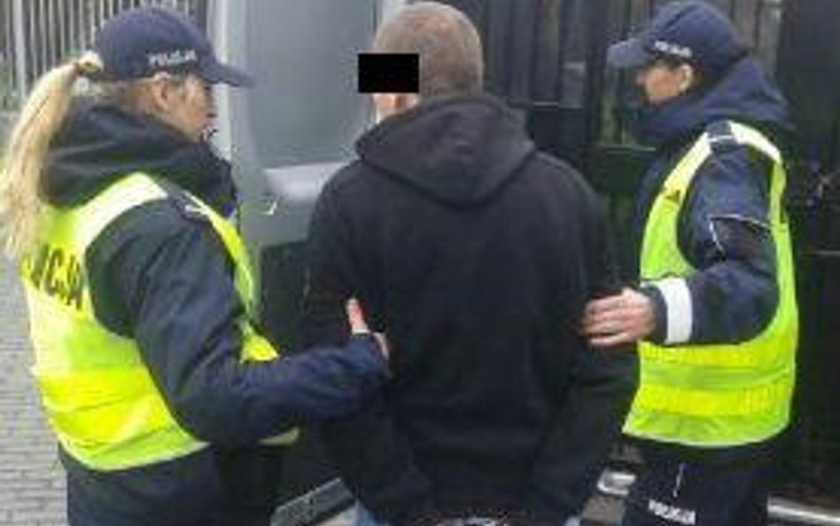 Kiedy tego mężczyznę wyproszono z autobusu, kupił samochód i pijany siadł za kierownicą