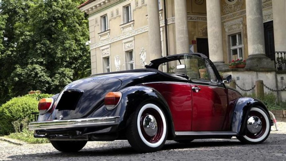 Auto na wersję odkrytą przerobiono niezależnie, w austriackiej firmie specjalizującej się w tego rod