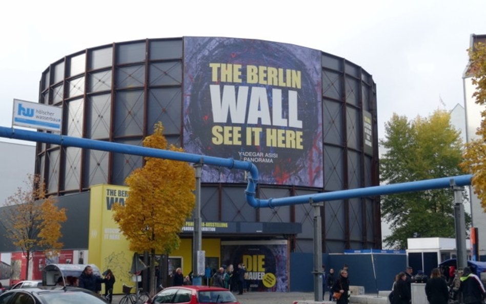 Panorama Muru Berlińskiego, projekt Yadegara Asisi