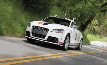 Audi TTS bez kierowcy pokonało trasę wyścigu na Pikes Peak. Ale wolniej, niż zrobiłby to człowiek.