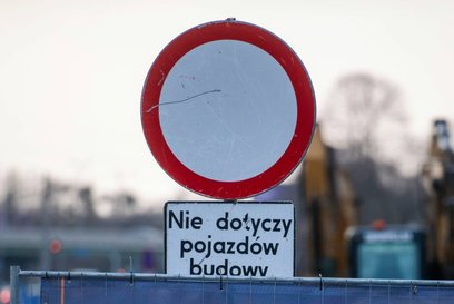 Trzeba uzbroić się w cierpliwość i uważnie obserwować oznakowanie w rejonie prowadzonych robót.