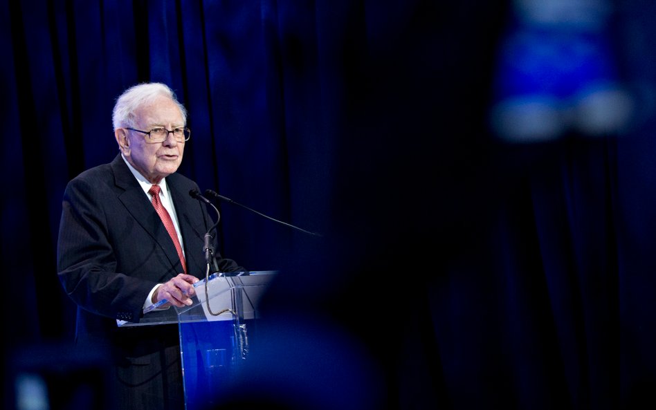 Warren Buffett raz jeszcze wykazał się intuicją, wiedzą lub szczęściem, pozbywając się akcji Apple