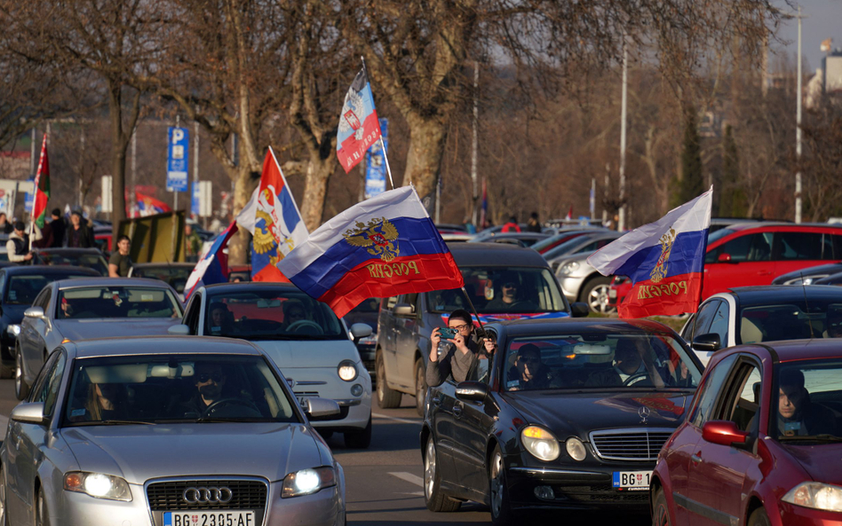 Prorosyjska demonstracja w Belgradzie, fotografia z 13 marca